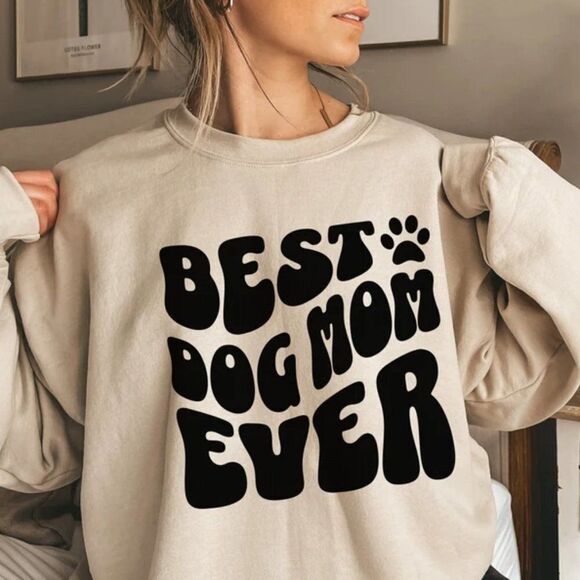 Best Dog Mom Ever NEW tan crewneck sweatshirt - Picture 1 of 1